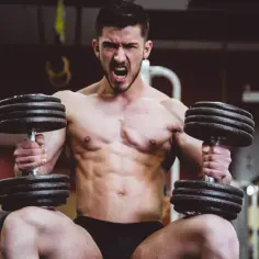 Co lepsze: crossfit czy siłownia? Odkryj prawdziwe różnice i korzyści