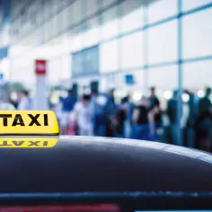 Ile kosztuje taxi z lotniska Chopina na dworzec Zachodni? Sprawdź ceny!