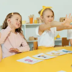 Czy żłobek podlega pod oświatę? Odkryj kluczowe różnice i przepisy