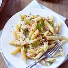 Penne z łososiem: Szybkie i wykwintne przepisy na każdą okazję