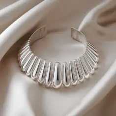 Naszyjnik choker co oznacza? Historia i znaczenie w modzie