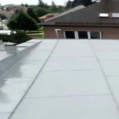 Ile kosztuje malowanie dachu z blachy? Sprawdź, co wpływa na cenę