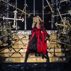 Madonna wykonuje Rebel Rebel: wzruszający hołd dla Bowiego
