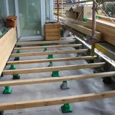 Kotwy pod legary: jak wybrać najlepsze do stabilnych konstrukcji?