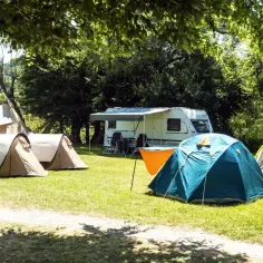Pola Namiotowe w Kołobrzegu: Najlepsze miejsca na namiot