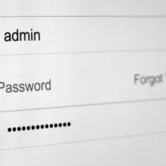 Formularz logowania z polem "admin" i zaszyfrowanym hasłem. Opcja "Forgot Your Pass" sugeruje odzyskiwanie konta Google.