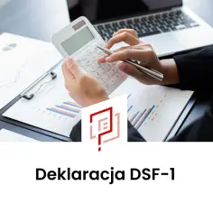 Ręce liczą na kalkulatorze przy wykresach. To przygotowanie do złożenia deklaracji DSF-1, która może wiązać się z daniną solidarnościową.