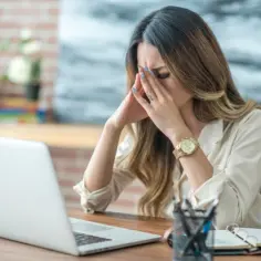 Jak się uspokoić przy nerwicy? Skuteczne techniki relaksacyjne
