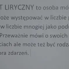 Podmiot liryczny to głos w wierszu, który może mówić o uczuciach lub komentować zdarzenia.