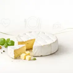 Pyszny camembert z białą pleśnią, z kawałkami i kostkami, obok bazylii i orzecha. Zastanawiasz się nad camembert kcal?
