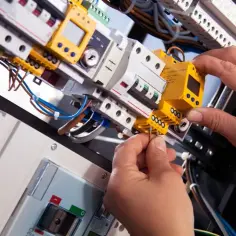 Kurs na elektryka samochodowego - wszystko co musisz wiedzieć na start