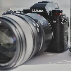 Lumix S5 vs Lumix LX5 - porównanie aparatów, który wybrać?