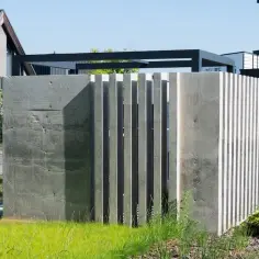 Jak zrobić ogrodzenie z betonu architektonicznego - uniknij najczęstszych błędów