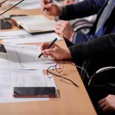 Ile zarabia członek rady nadzorczej spółdzielni mieszkaniowej? Fakty i różnice