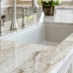Granit Colonial White – Elegancja i wytrzymałość: dlaczego warto wybrać ten materiał?