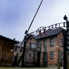Jak wygląda zwiedzanie Auschwitz? Kluczowe informacje i porady