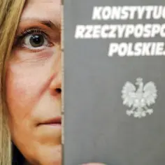 Demokracja a autorytaryzm: Jak te systemy wpływają na społeczeństwo?