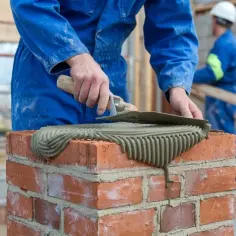 Jaką zaprawę do komina systemowego wybrać, by uniknąć problemów?