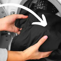 Jak usunąć białe plamy na czarnych spodniach po praniu skutecznie?