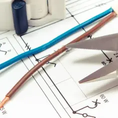 Czerwony kabel to plus czy minus? Sprawdź, zanim podłączysz!