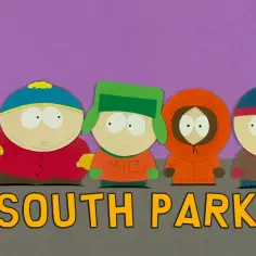 Czterech chłopców z South Park po polsku: Cartman, Kyle, Kenny i Stan, obok robota z okiem.