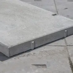 Betonowa płyta drogowa 300x150x15. Sprawdź aktualną cenę tej solidnej płyty.