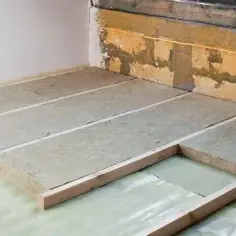 Jak skutecznie wyciszyć podłogę na poddaszu? Sprawdzone sposoby i materiały