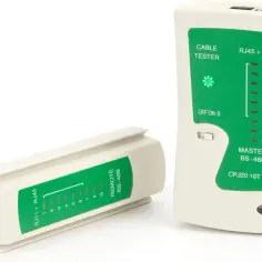 Dwa urządzenia: tester kabla antenowego (master i remote) z zielonymi wskaźnikami LED do sprawdzania połączeń RJ45 i RJ11.