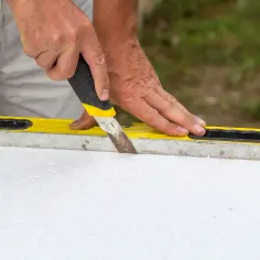Jak ciąć styropian pod kątem, aby uniknąć błędów i strat materiału