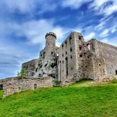 Jura Krakowsko-Częstochowska: Zamki, skały, przygoda. Planuj wyjazd!