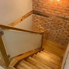 Drewniane schody na beton: unikaj błędów przy wyborze materiału