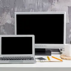 Jak podłączyć laptopa pod monitor - proste kroki i porady