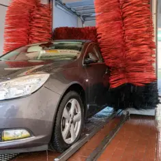 Ile kosztuje myjnia automatyczna? Sprawdź ceny i pakiety usług