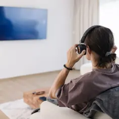 Jak podłączyć słuchawki do telewizora i uniknąć problemów z dźwiękiem