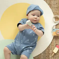 Pajacyki niemowlęce dla chłopca – jak wybrać idealne ubranko?