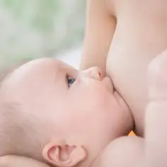 Kiedy dziecko odstawia pierś? Kluczowe czynniki i porady dla rodziców