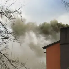 Dlaczego dym z komina leci w dół? Odkryj przyczyny i rozwiązania