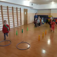Zawody sportowe dla dzieci i rodziców w przedszkolu – radość i rozwój