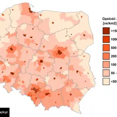 Mapa Polski z zaznaczoną gęstością zaludnienia. Najwięcej osób mieszka w okolicach dużych miast, tworząc gęsto zaludnione skupiska.