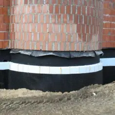 Jaki styrodur na fundamenty? Wybierz najlepszy materiał izolacyjny