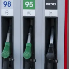 Trzy dystrybutory paliwa: 98, 95 (benzyna) i DIESEL. Które wybrać?