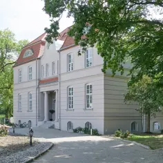 Pałac w Rajkowie: fascynująca historia i atrakcje turystyczne