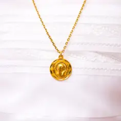 Jaki medalik na komunię? Wybierz idealny symbol wiary dla dziecka