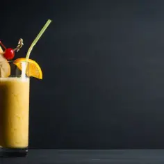 Orzeźwiający drink z sokiem bananowym i malinowym na każdą okazję