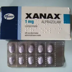 Opakowanie Xanax 1 mg z tabletkami. Xanax co to? To lek zawierający alprazolam, stosowany w leczeniu lęku.