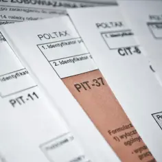 Formularze podatkowe PIT-11, PIT-37, CIT-8 i VAT-4. Dokumenty te są kluczowe przy rozliczaniu dochodów i podatków, a także przy zawieraniu umów cywilnoprawnych.