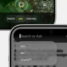 Dwa telefony iPhone z interfejsem Siri i opcją "Search or Ask", symbolizujące przyszłość z Apple Intelligence.