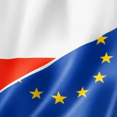 Flaga Polski i Unii Europejskiej. Polska weszła do UE w 2004 roku, otwierając nowy rozdział w historii.
