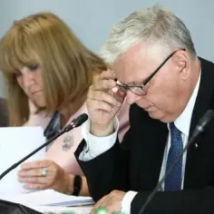 Ile zarabia poseł sejmu? Zaskakujące szczegóły wynagrodzenia i dodatków