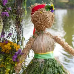 Jak stworzyć marzannę DIY z naturalnych materiałów i ozdób